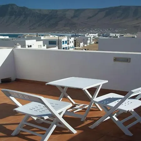 La Caleta Sleeps 6 Wifi Apartment Famara
