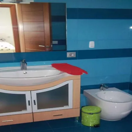 La Caleta Sleeps 6 Wifi Apartment *