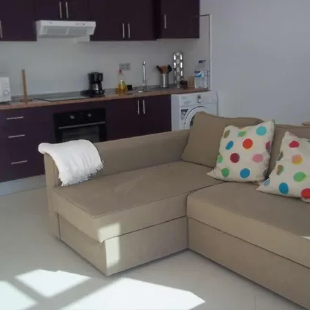 La Caleta Sleeps 6 Wifi Apartment